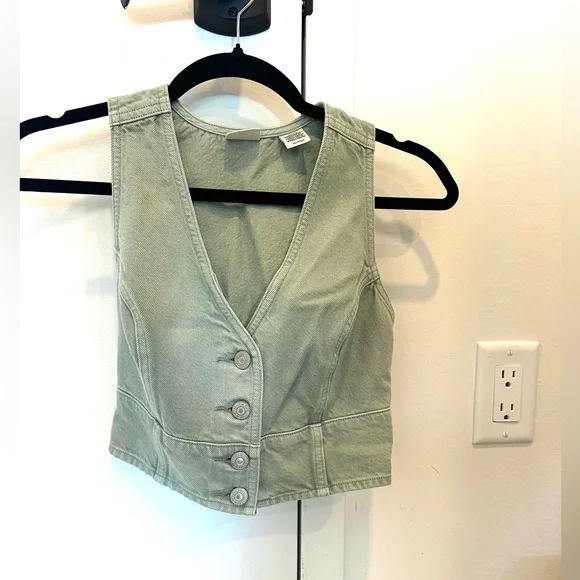 Levi's Cropped Denim Vest - Picture 1 of 3